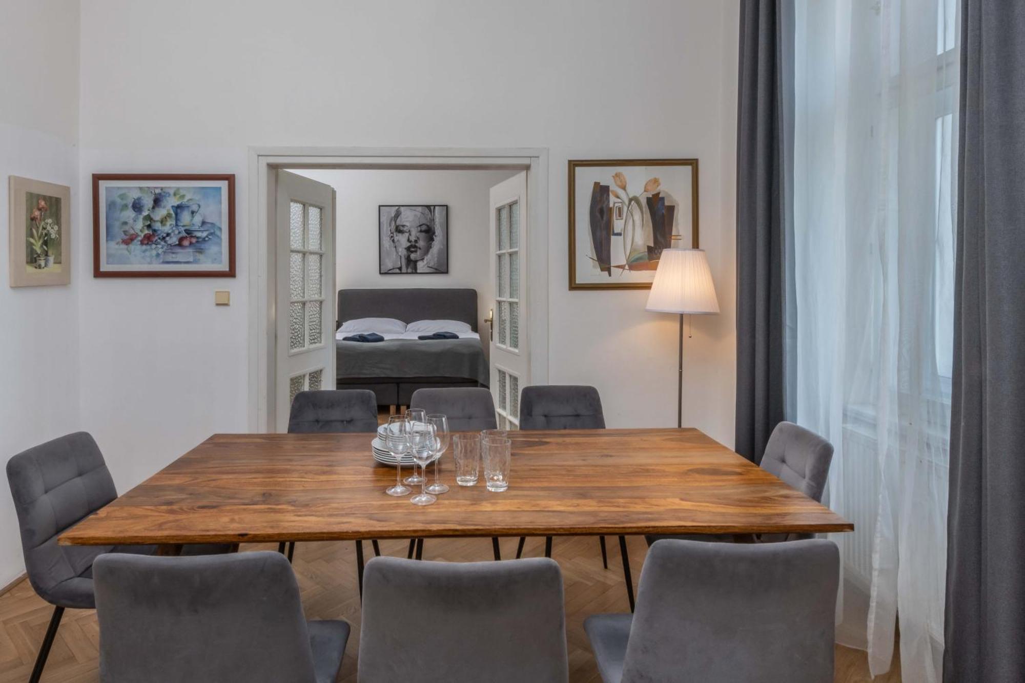 פראג Centrally Located 3Bd Home Near National Museum מראה חיצוני תמונה